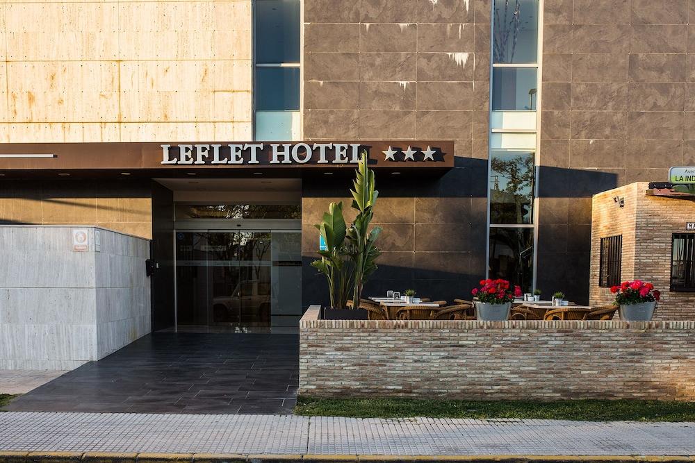Hôtel Leflet Sanlucar à Sanlúcar la Mayor Extérieur photo